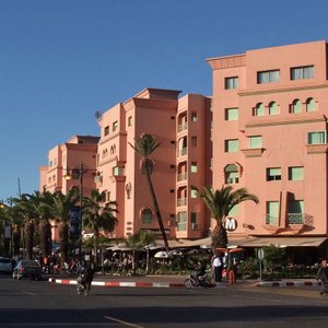 شارع الحسن الثاني في مراكش ما بين الأصالة و المعاصرة