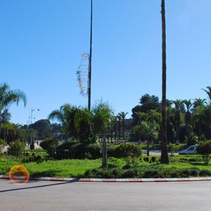 La ville de Benslimane, située dans le nord-ouest du Royaume du Maroc, appartient à la région du Grand Casablanca et abrite environ 50 000 habitants, selon le recensement en 2004. Benslimane se caractérise par une belle nature et un paysage somptueux, com