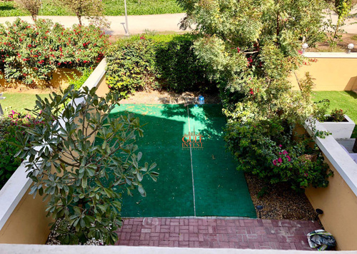 95.000 - 4 Cheques! 1 Br Townhouse JVT.
