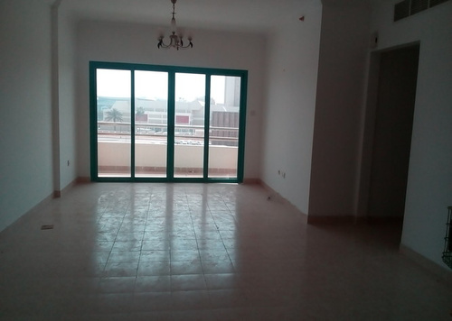 ON METRO NEAR MULLA PLAZA 1BHK 2BATH 52K