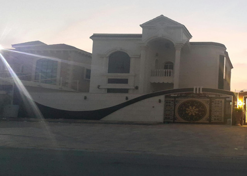 للبيع فيلا رائعه مع كهرباء سكنى تجارى**