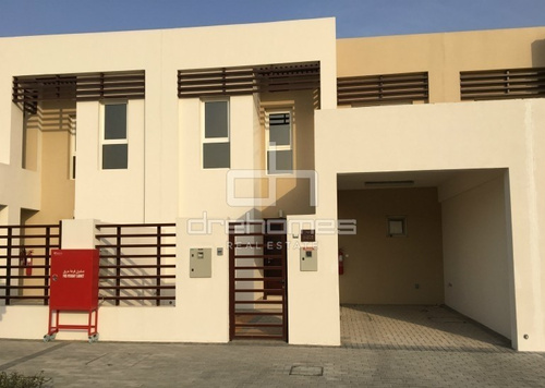 Spacious Townhouse with Excellent Views