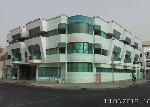 Specious Studio flat with balcony in Al Muteena Deira