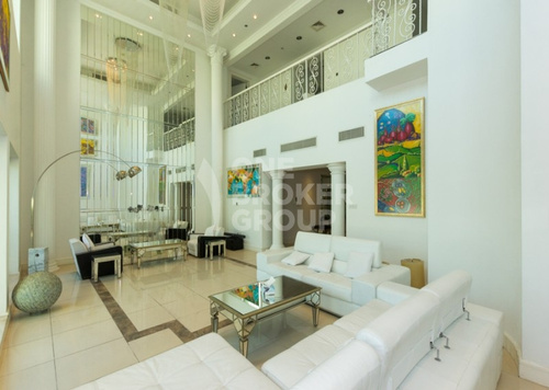 Exclusive 5Bed Upgraded Duplex Penthouse