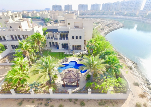 HUGE PLOT Waterside Villa | Private Pool