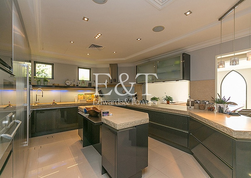 EXCLUSIVE! High No Upgraded Atrium Entry