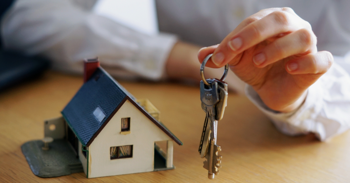 An agent holding the key to rent a house