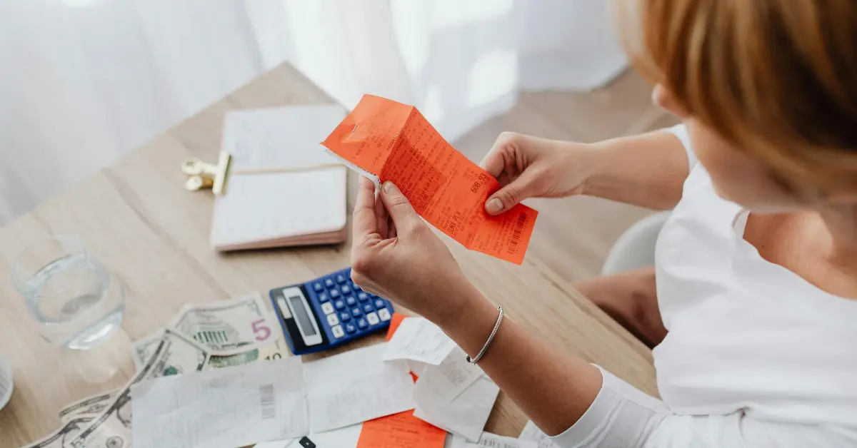 صورة توضح حساب التكاليف الإضافية المخفية عند استئجار شقة في دبي