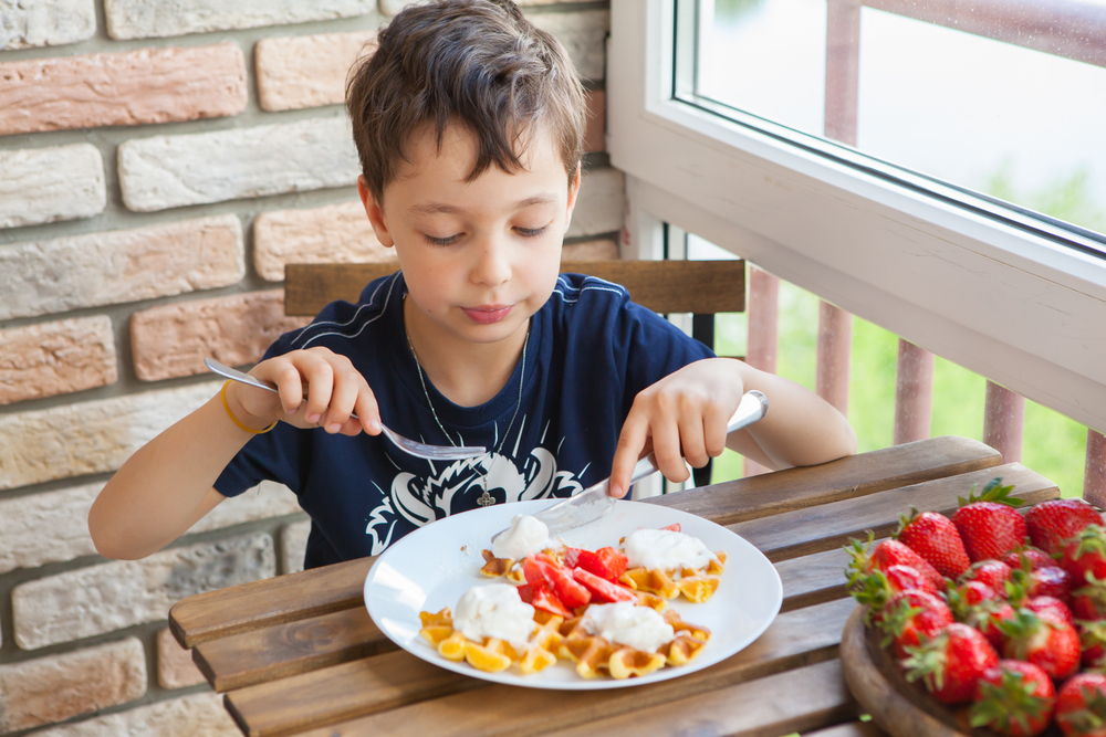Мальчик ест вафли. Eating Waffles.