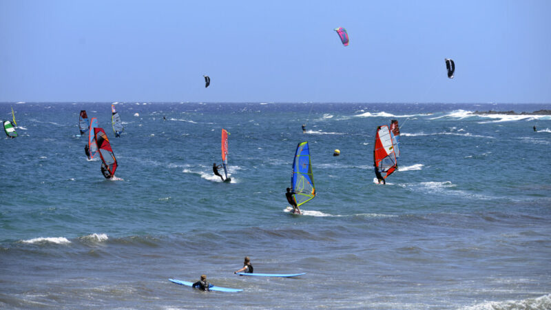 Surfing in Dubai