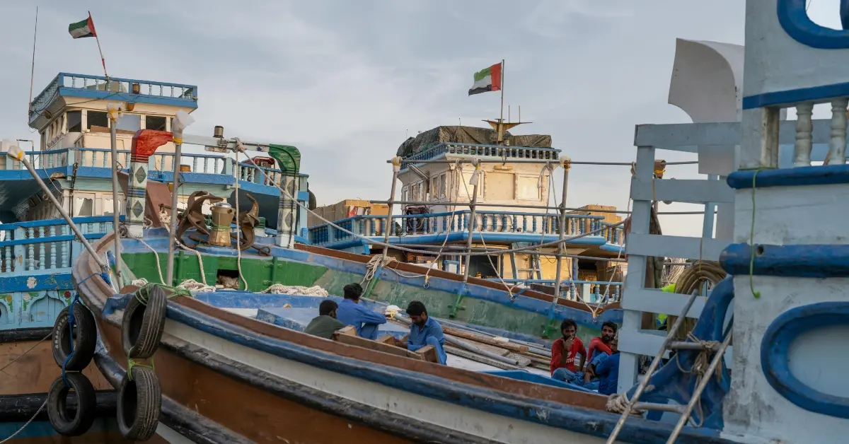 صورة توضيحية لقوارب صيد اللؤلؤ في منطقة السيف خور دبي