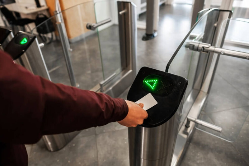 how to get emirates id