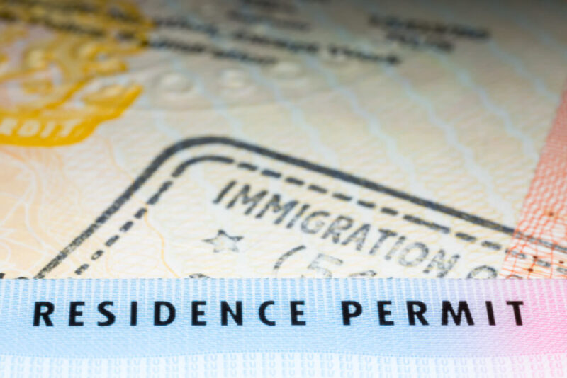  how to get residence visa in dubai