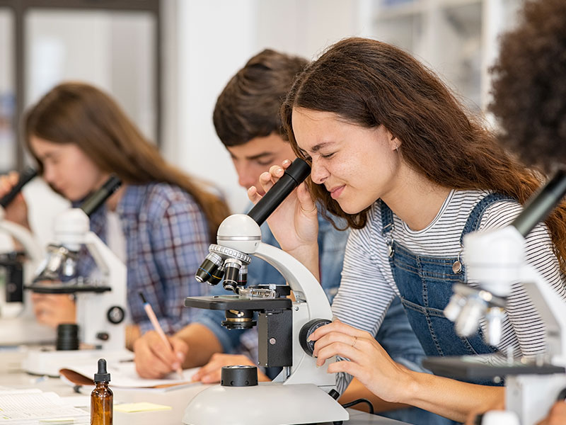 students in science lab 