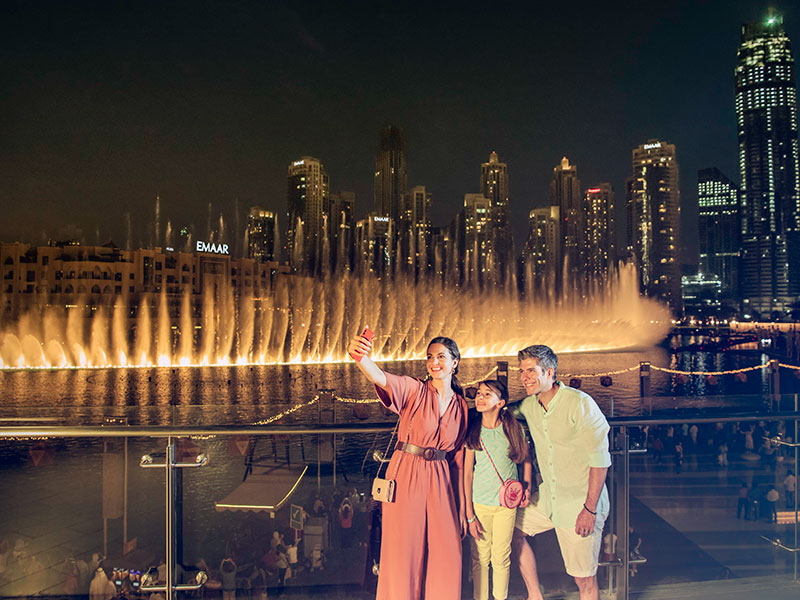 family with Dubai Fountain