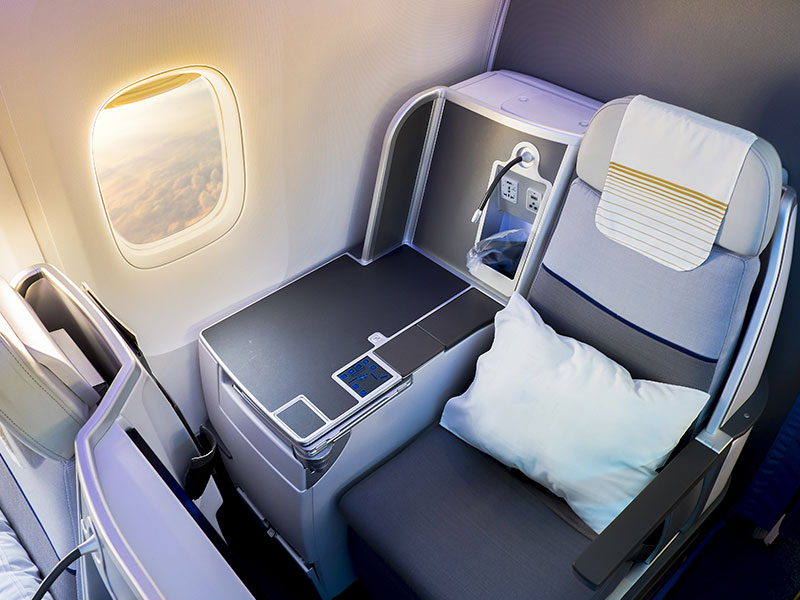 fly emirates plane inside