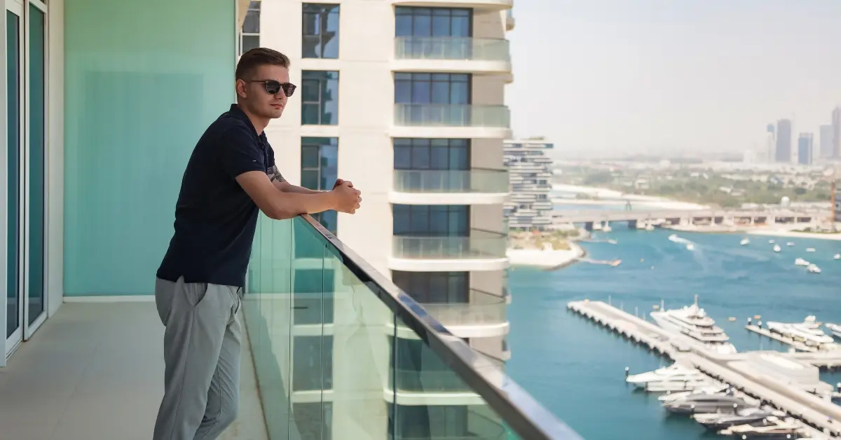 صورة توضح الإطلالات في أفضل مناطق الإيجار في دبي