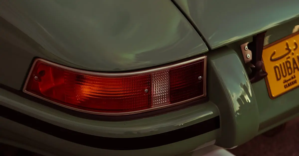 صورة للوحات سيارة في دبي