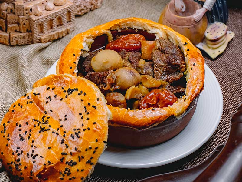 فخارة اللحم في مطاعم الفجيرة