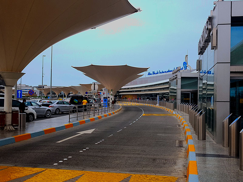 ساحة مطار أبو ظبي