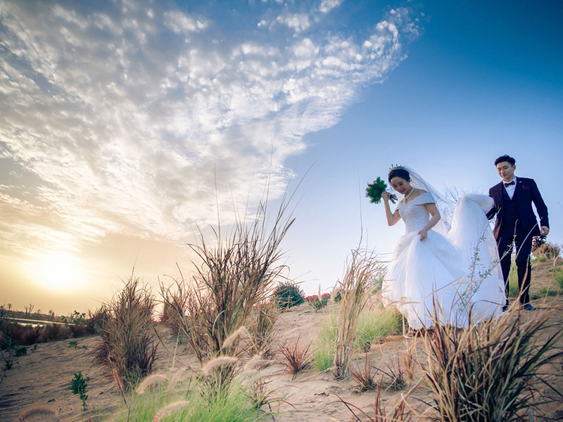 Love Lake Dubai wedding 