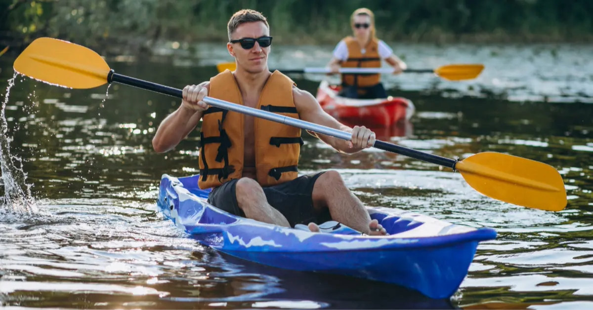 2 people Kayaking