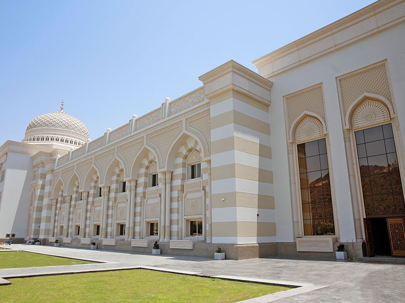 منح جامعة خورفكان
