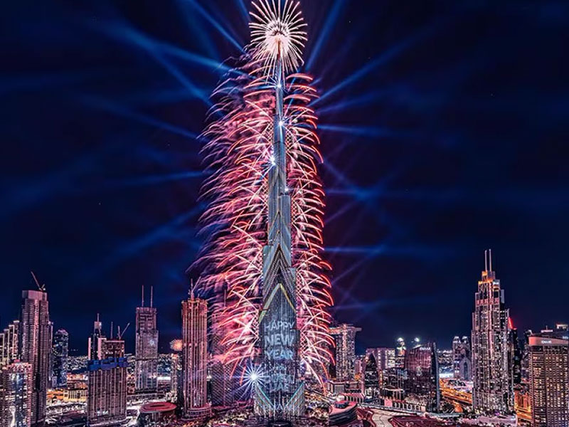 العاب نارية في برج خليفة 
