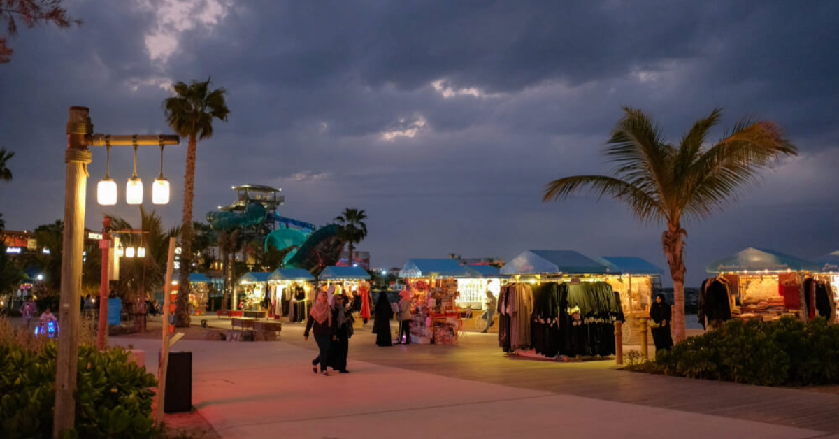 Boutique Shopping and Café Culture at La Mer Beach