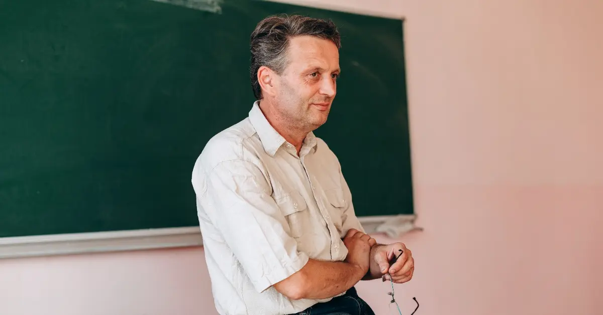 teacher in Jumeirah Village Circle
