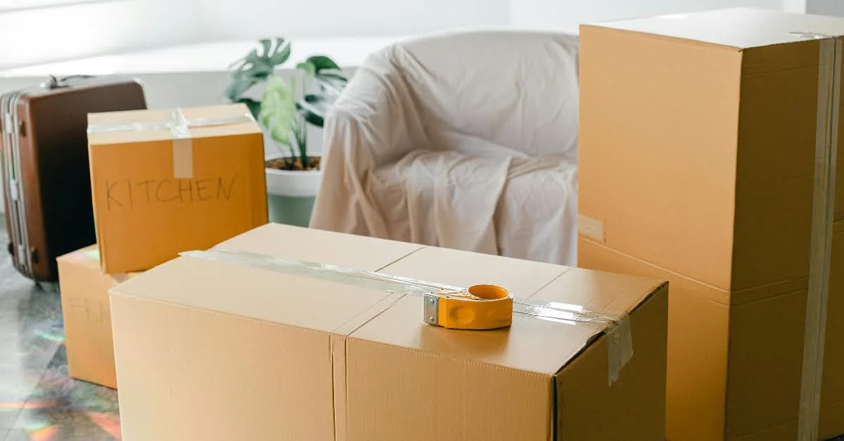 صورة توضح خدمات شركات نقل الأثاث في عجمان