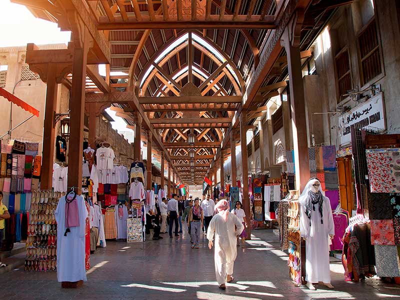 سوق شعبي في دبي 