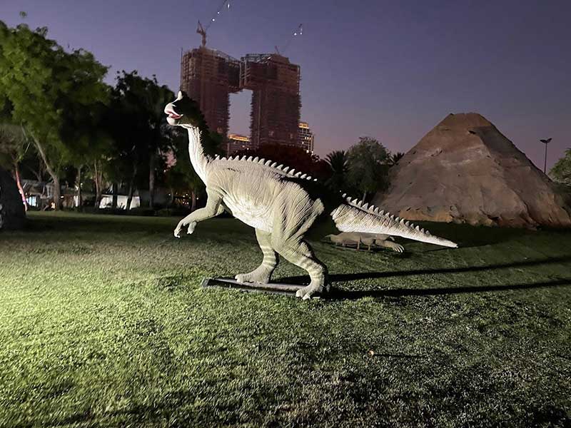 الديناصورات في دبي جاردن جلو