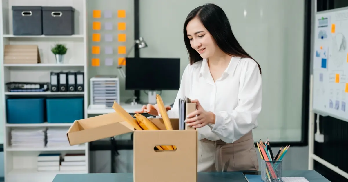 Woman in UAE packing her office after resigning and collecting gratuity