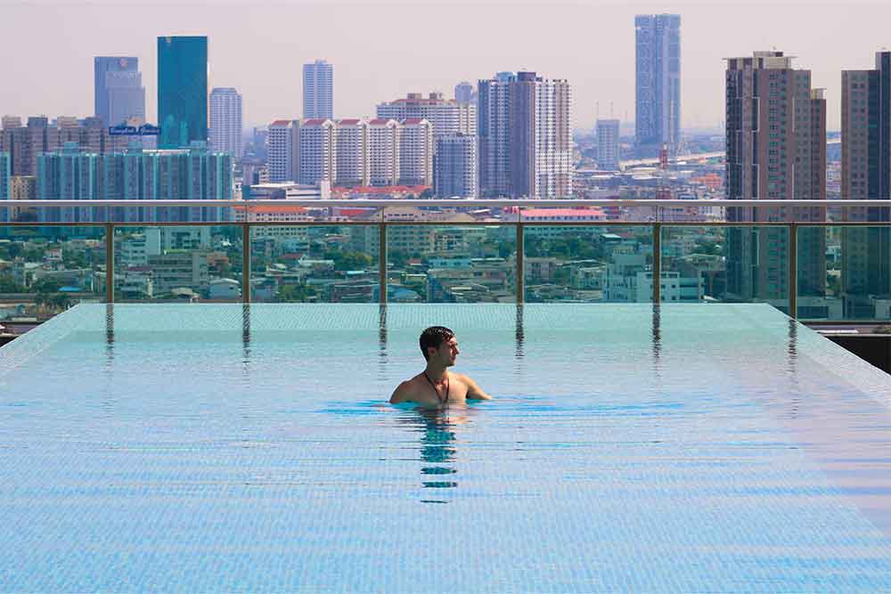 infinity pool in Dubai