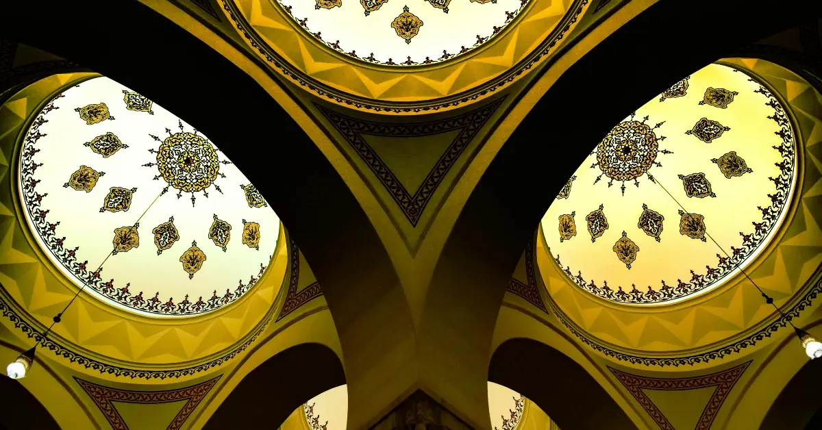 صورة توضح إضاءات المساجد في مهرجان أضواء الشارقة