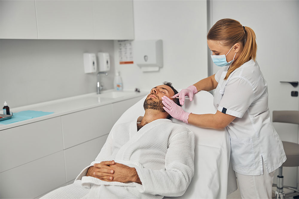 تقدم عيادات تجميل دبي علاجات خاصة بالشيخوخة