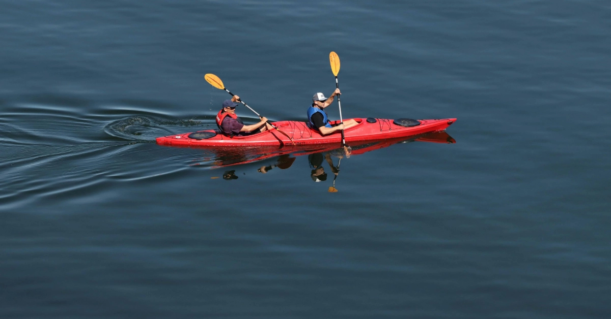 Kayaking - one of the unique date ideas in Dubai