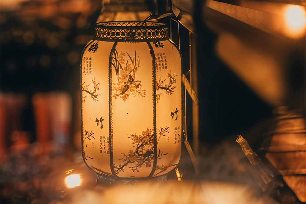 Chinese lantern decor in mall 