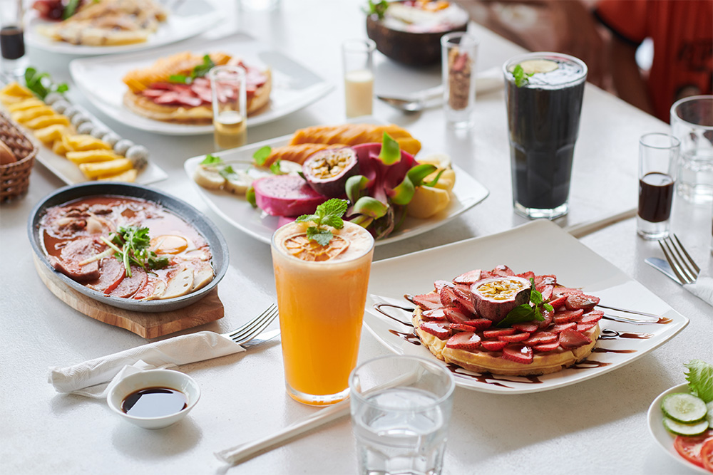 Well-decorated brunch table 
