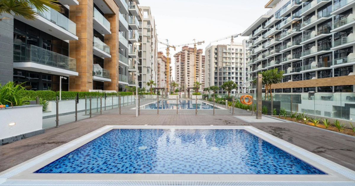 Modern Dubai Residential Complex with a Pool