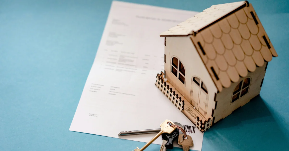 Contract and keys for a property in Dubai