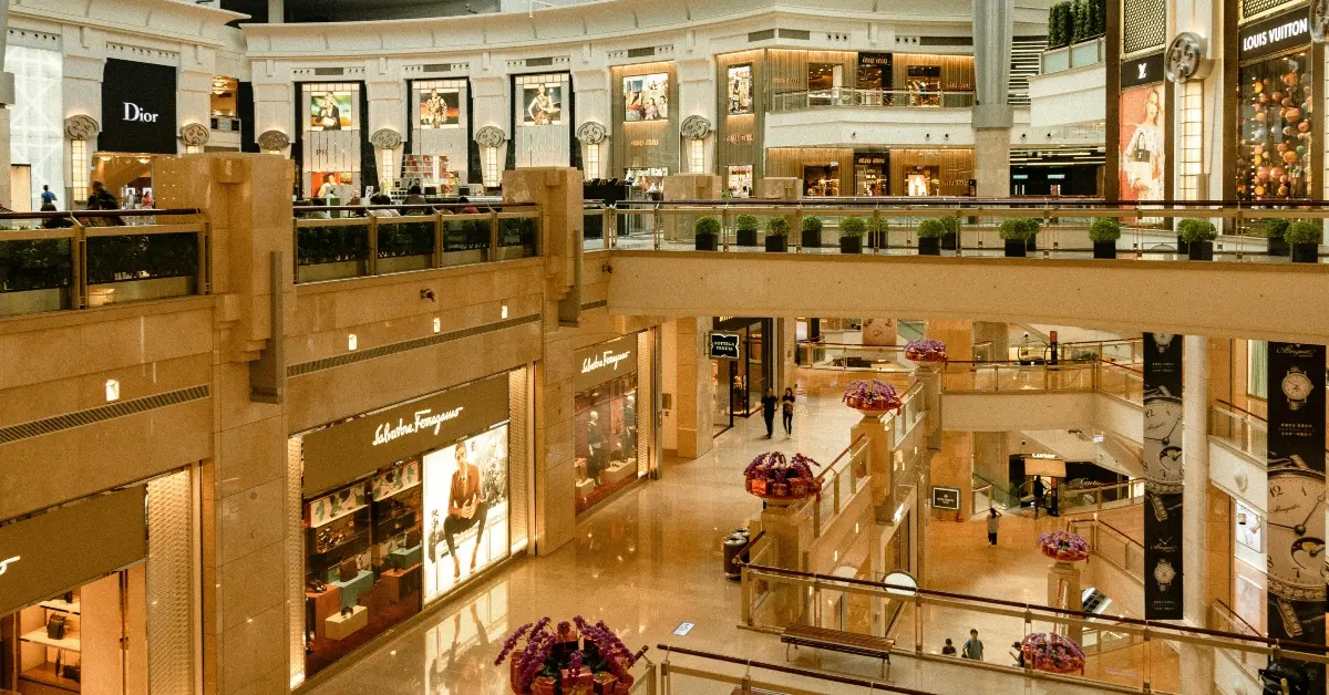 صورة توضح بن شبيب مول في الإمارات