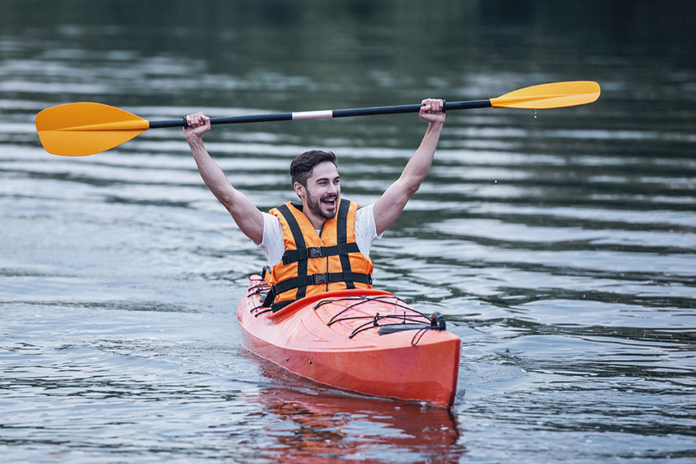 Paddle while kayaking