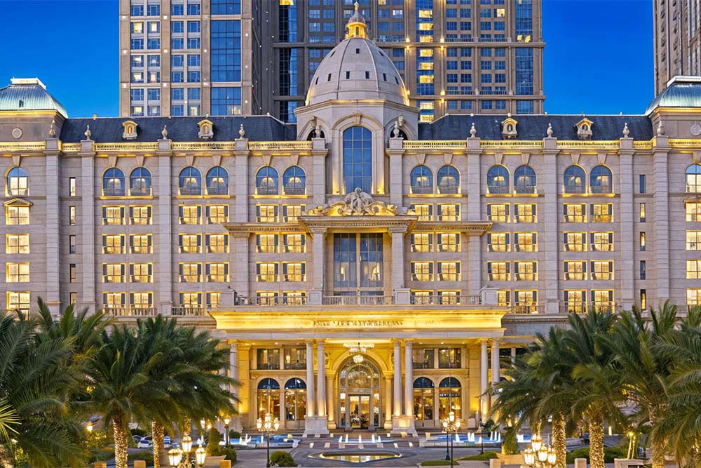 Royal Stay and Experiences at Al Habtoor Palace