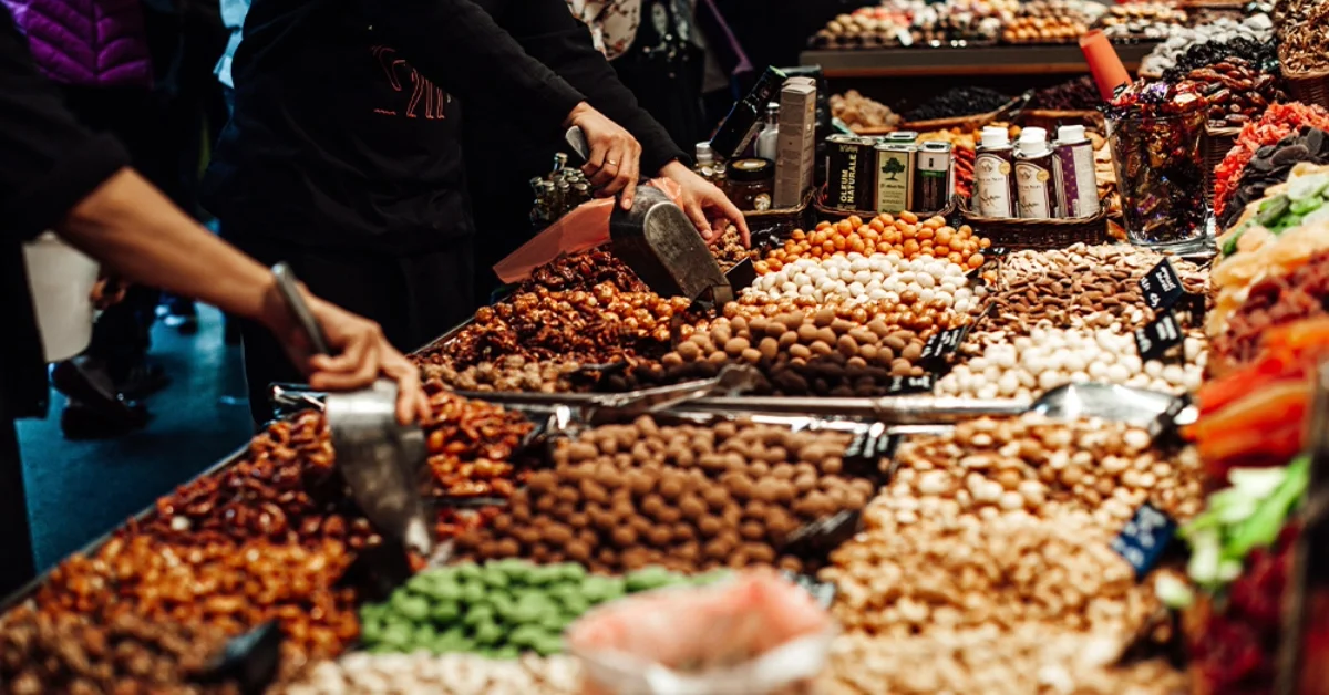 People buying dates for Ramadan from a stall