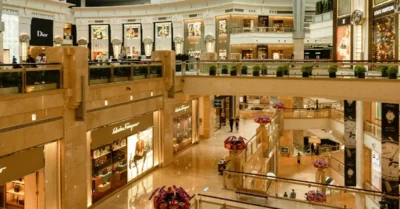 صورة توضح بن شبيب مول في الإمارات