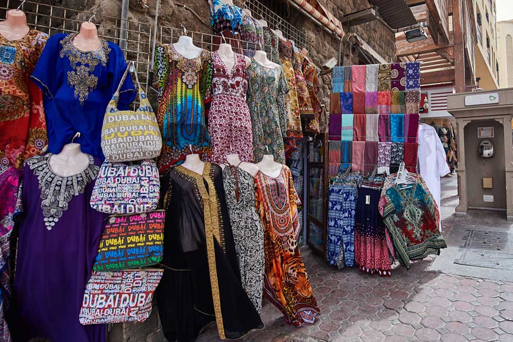محل العبايات في سوق الجملة في دبي