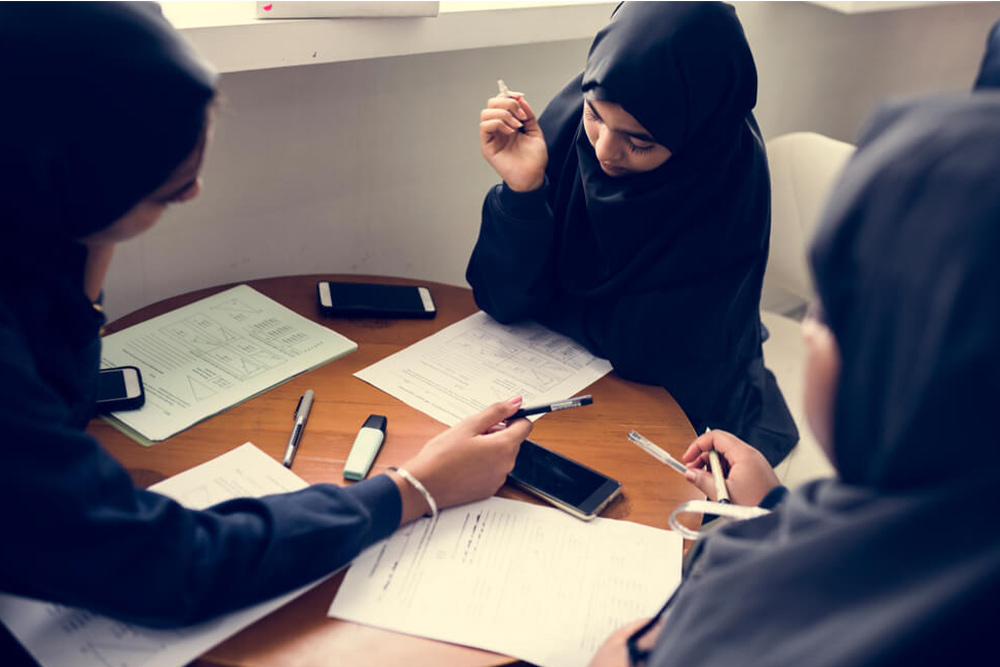 طالبات في إحدى المدارس الحكومية