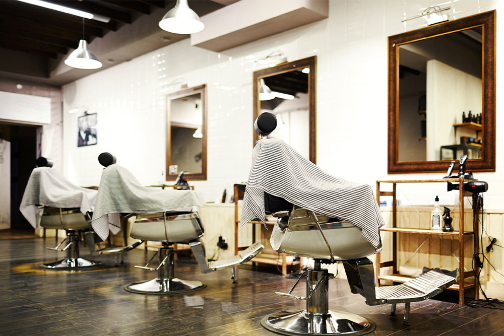Well-Maintained Gents Salon